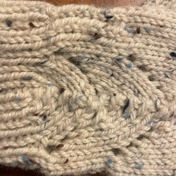 Hand knit half mitts beautiful pattern - Picture 3 of 4